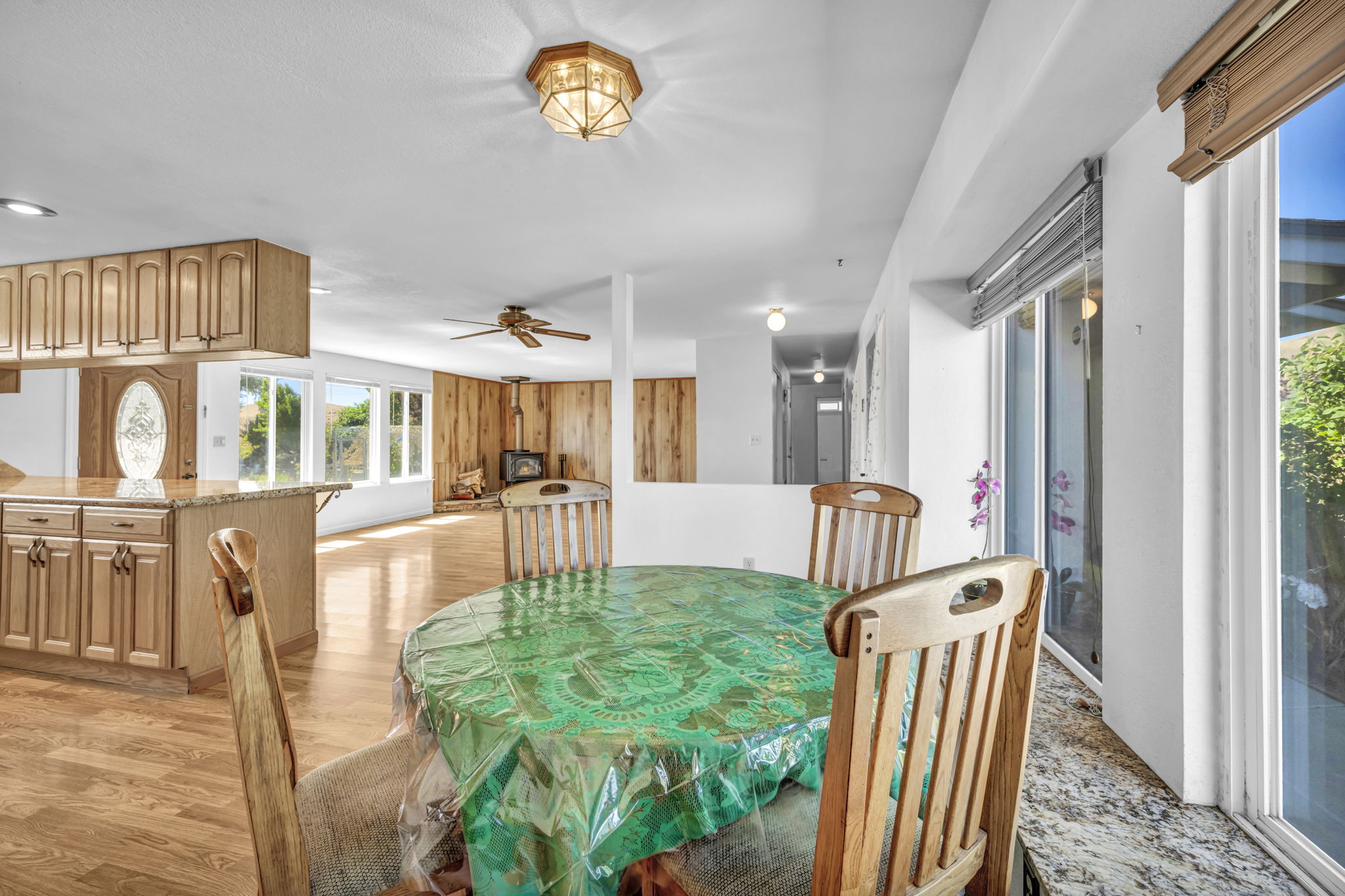 2440 Seneca Dr_22