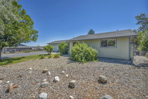 2440 Seneca Dr_63