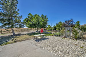 2440 Seneca Dr_53