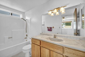 2440 Seneca Dr_45