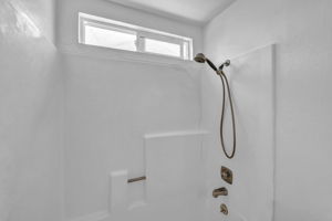 2440 Seneca Dr_46