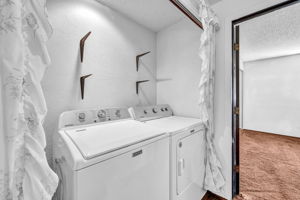 2440 Seneca Dr_39