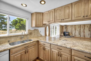 2440 Seneca Dr_29
