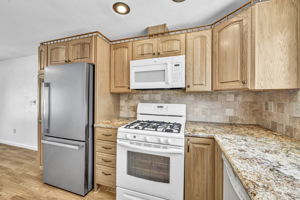 2440 Seneca Dr_27
