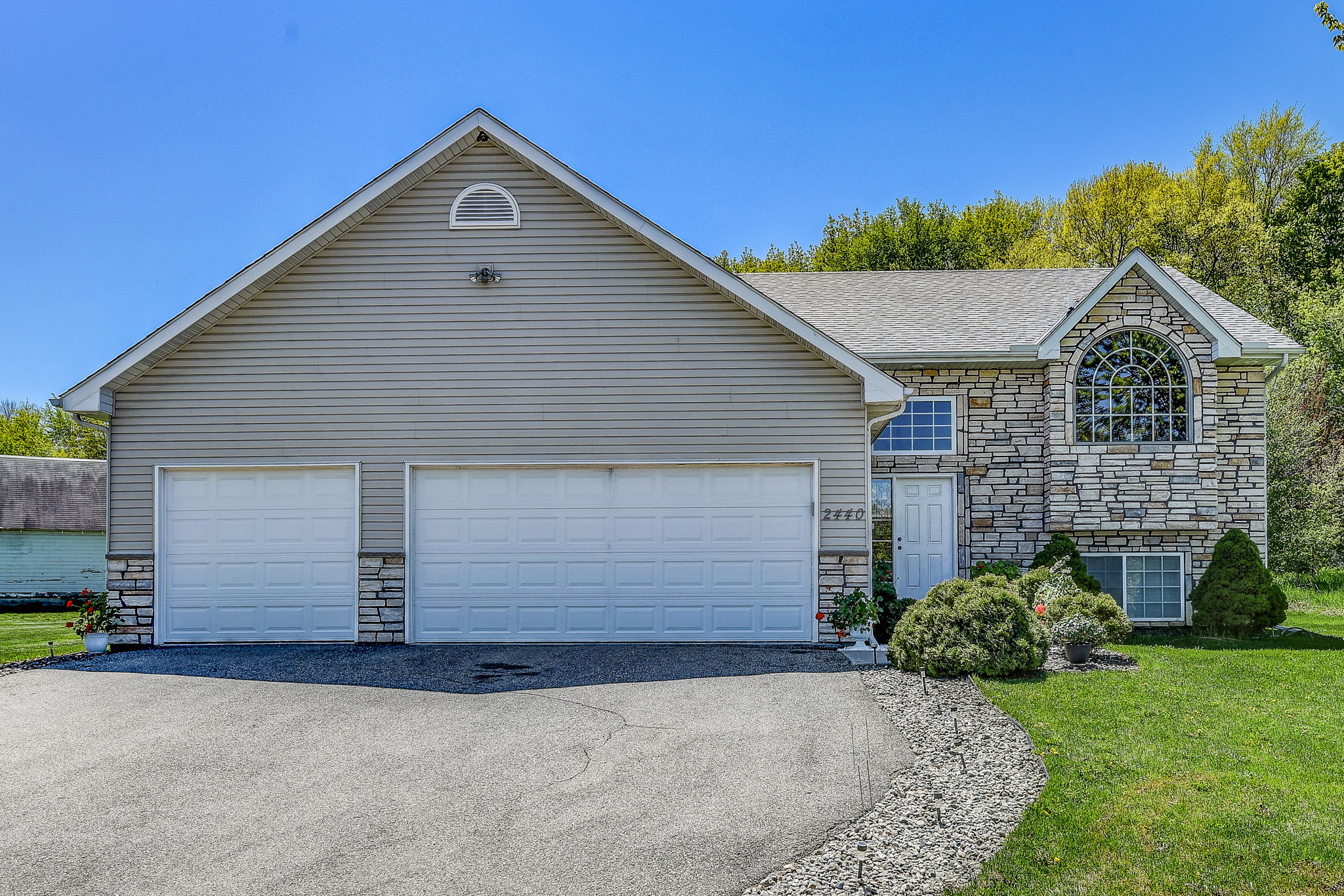  2440 Valley View Rd, Shakopee, MN 55379, US