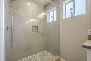  Photo 40