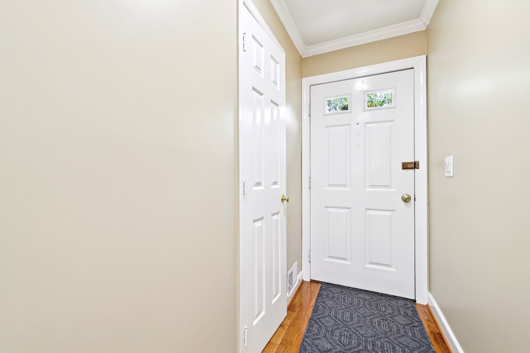 Wentworth Dr-S1007-005.jpg