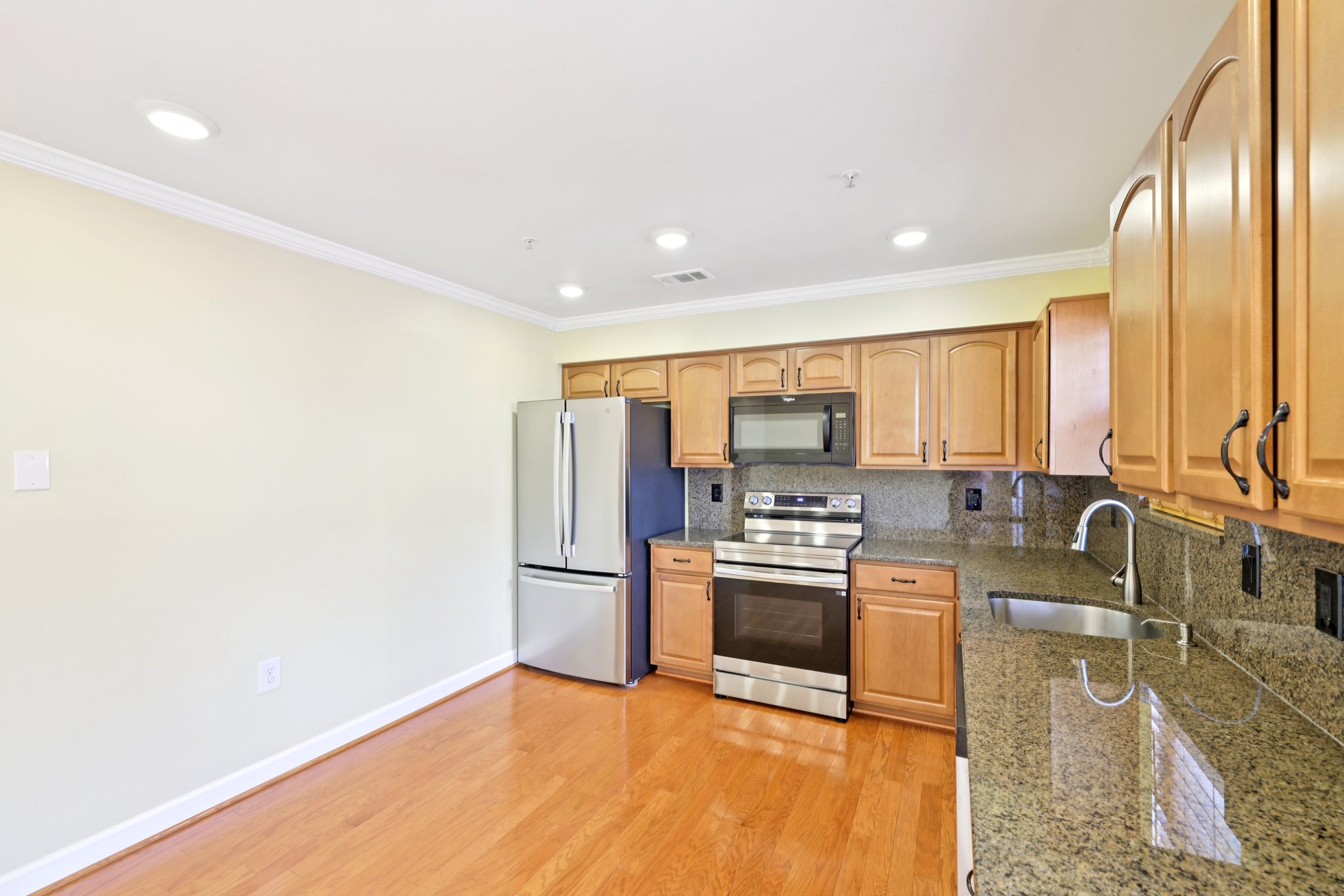 Wentworth Dr-S1007-012.jpg