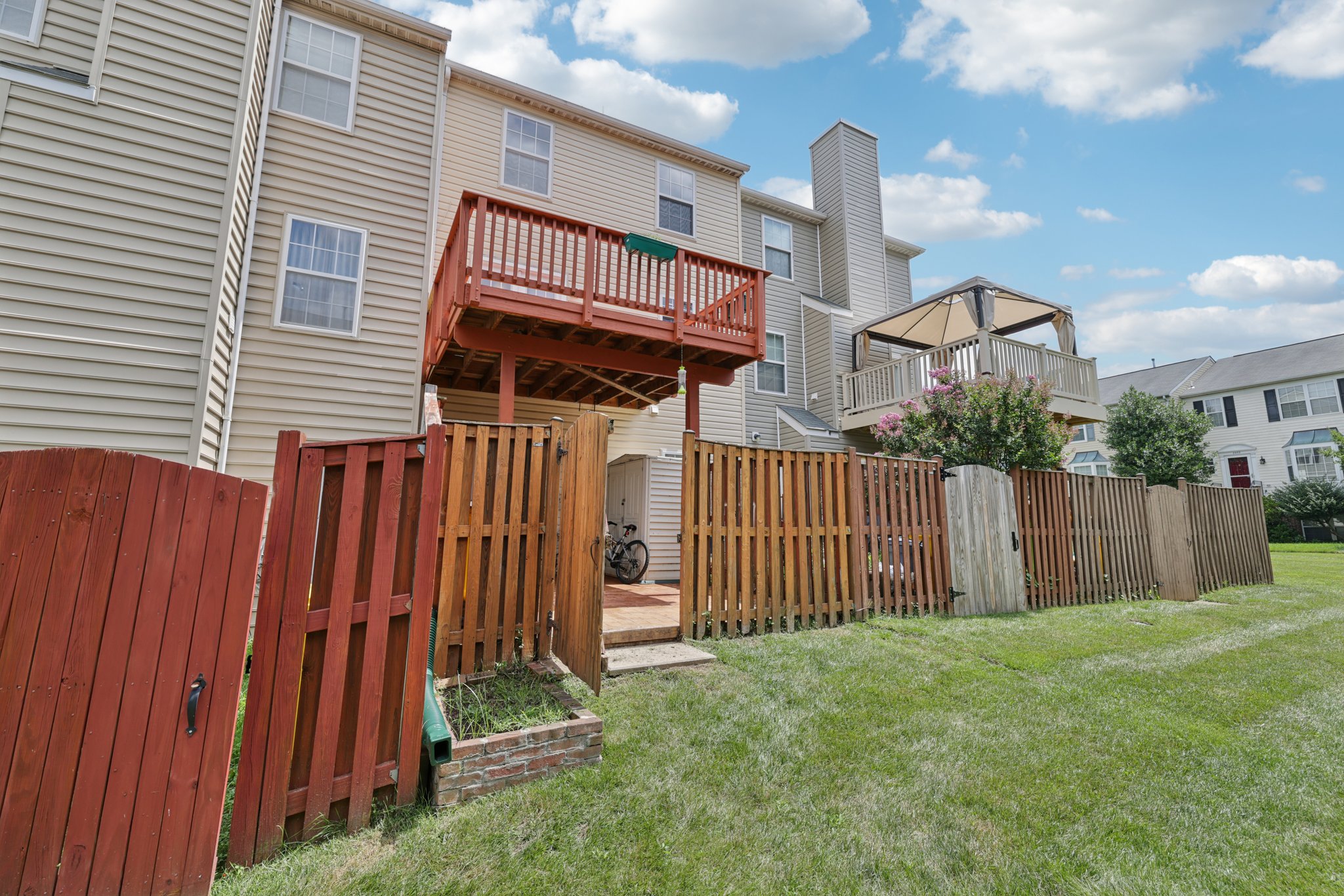 Wentworth Dr-S1007-032.jpg