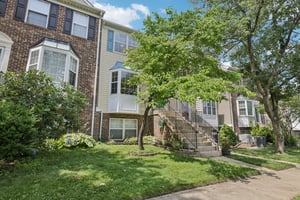 Wentworth Dr-S1007-002.jpg