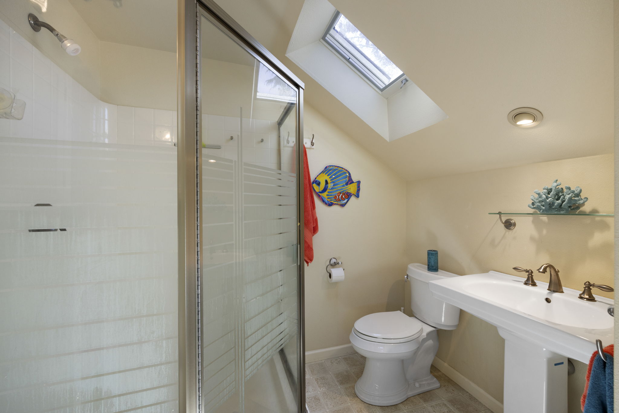 Upper bathroom w/ skylight