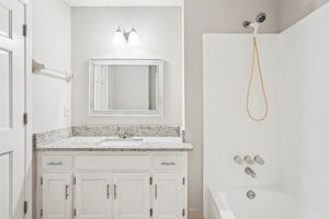 Quentin Dr-S1111-038