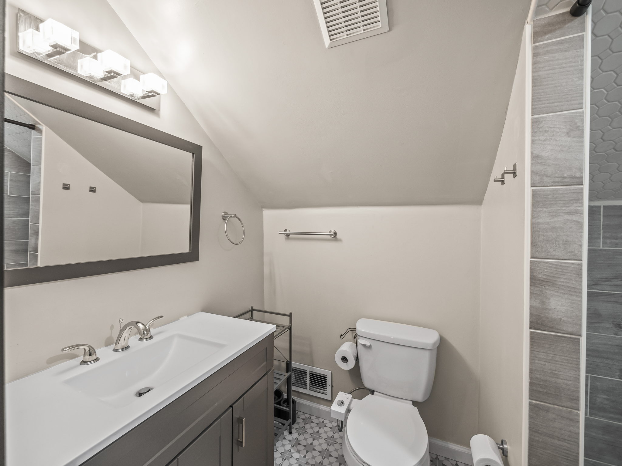 2445 Cambridge Rd, Berkley, MI 48072, USA Photo 42
