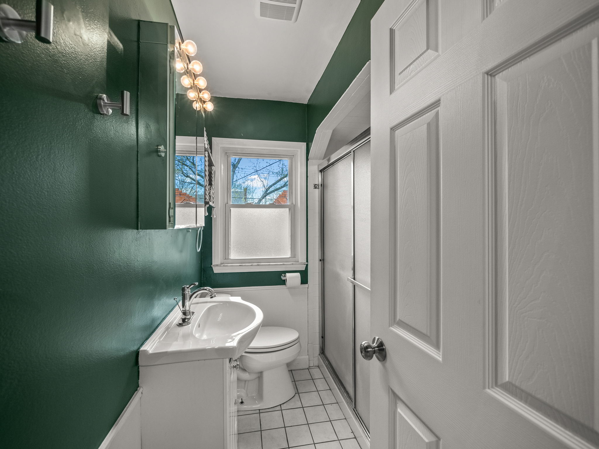 2445 Cambridge Rd, Berkley, MI 48072, USA Photo 26