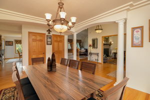 2447_Colleen_Ln_NE_12-Dining_Room_19-08-25_19_05