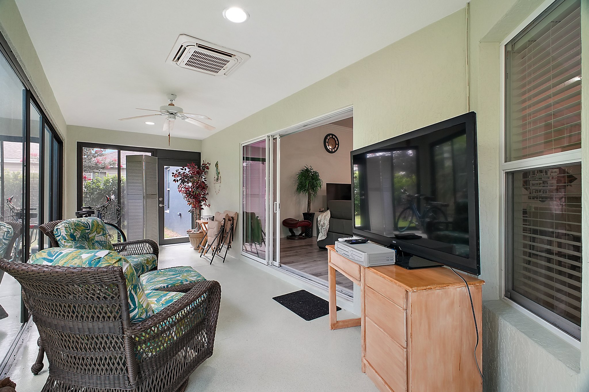 Enclosed, Climate-Controlled Lanai