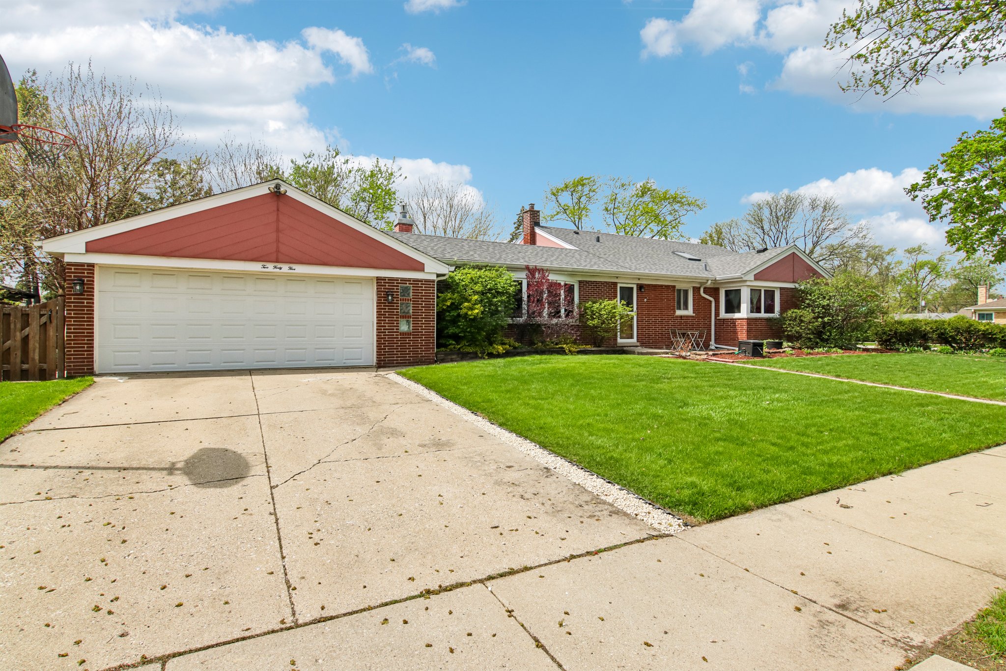 Amherst Ave-S2404-004.jpg