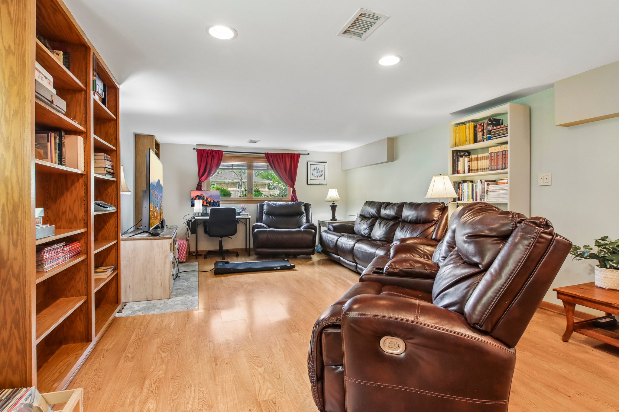 Amherst Ave-S2404-009.jpg