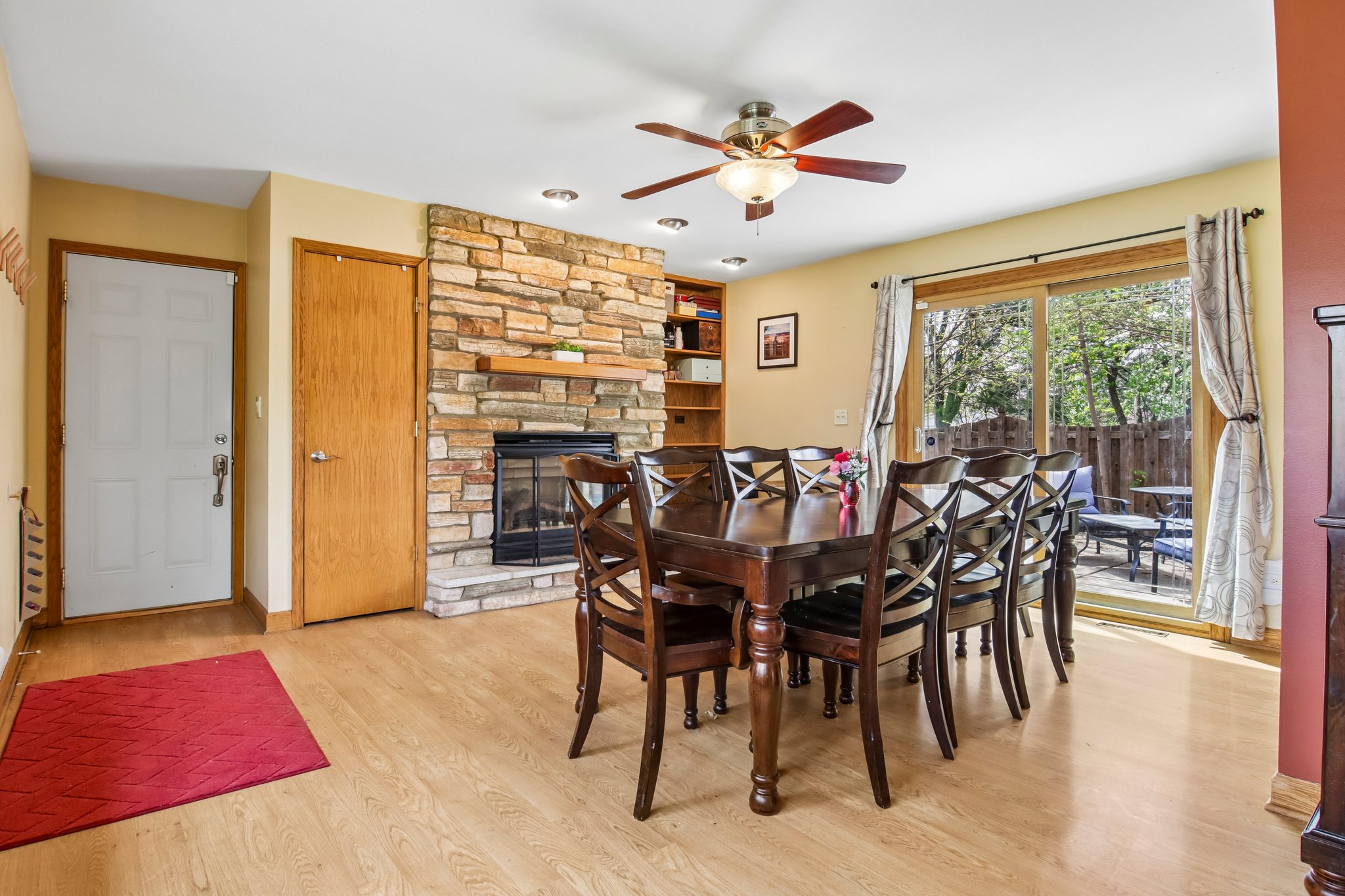 Amherst Ave-S2404-012.jpg