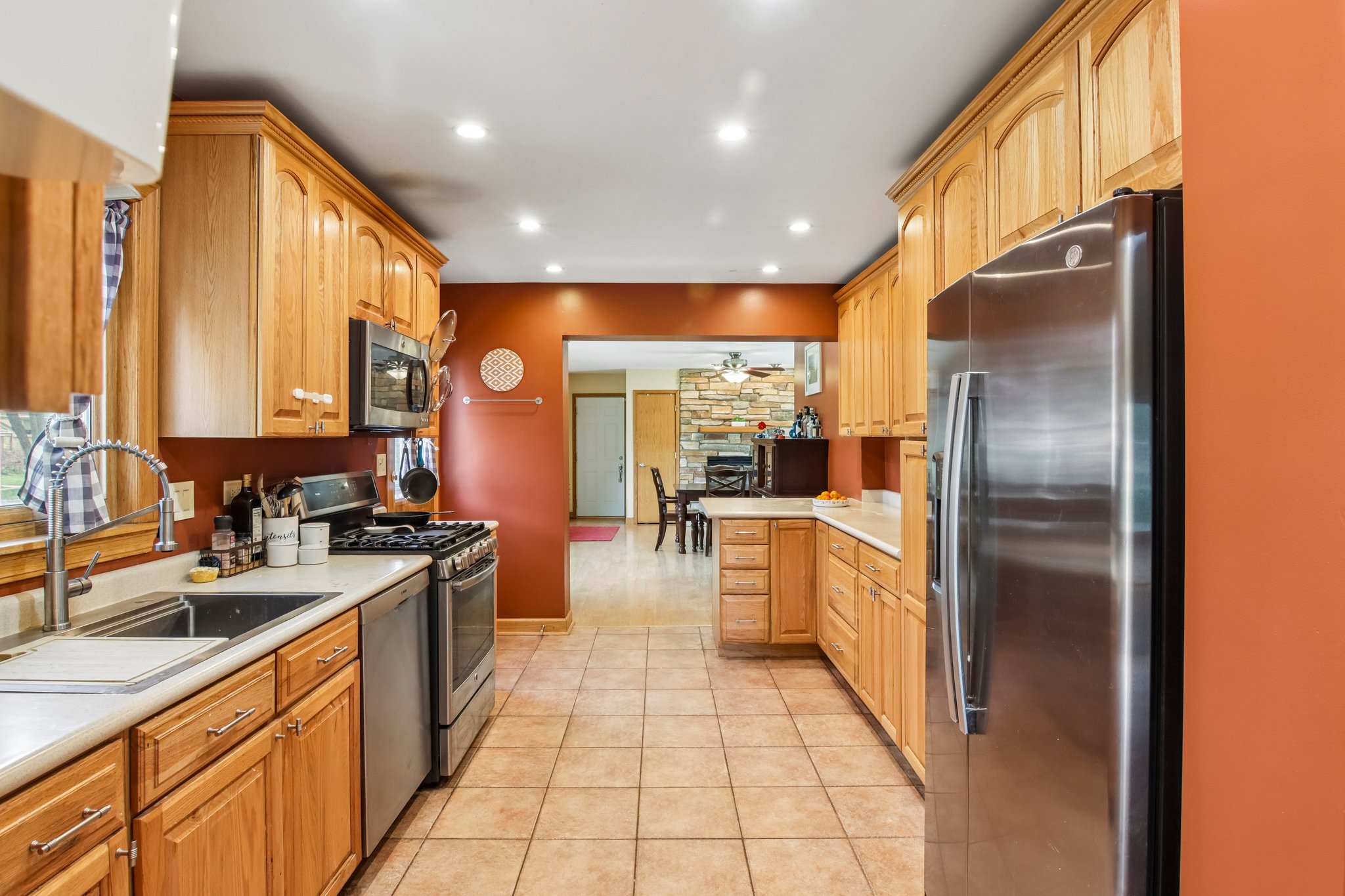 Amherst Ave-S2404-016.jpg