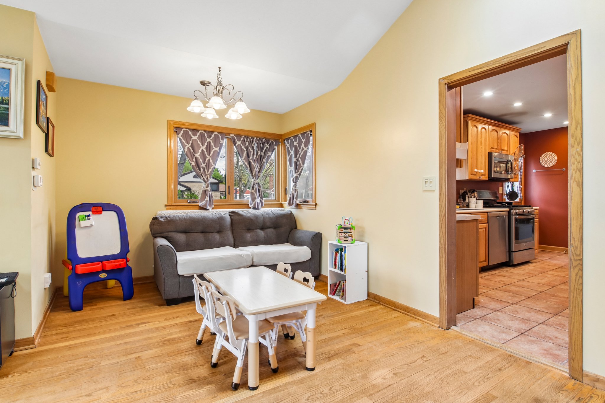 Amherst Ave-S2404-022.jpg