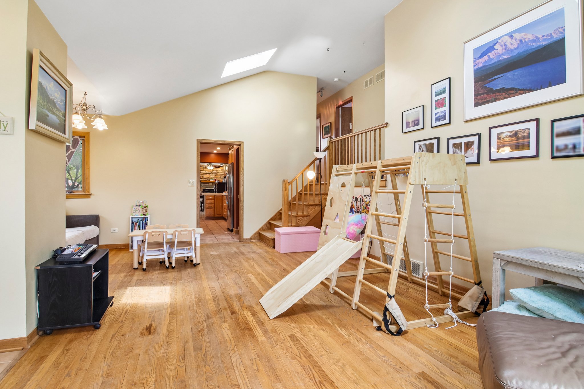 Amherst Ave-S2404-023.jpg