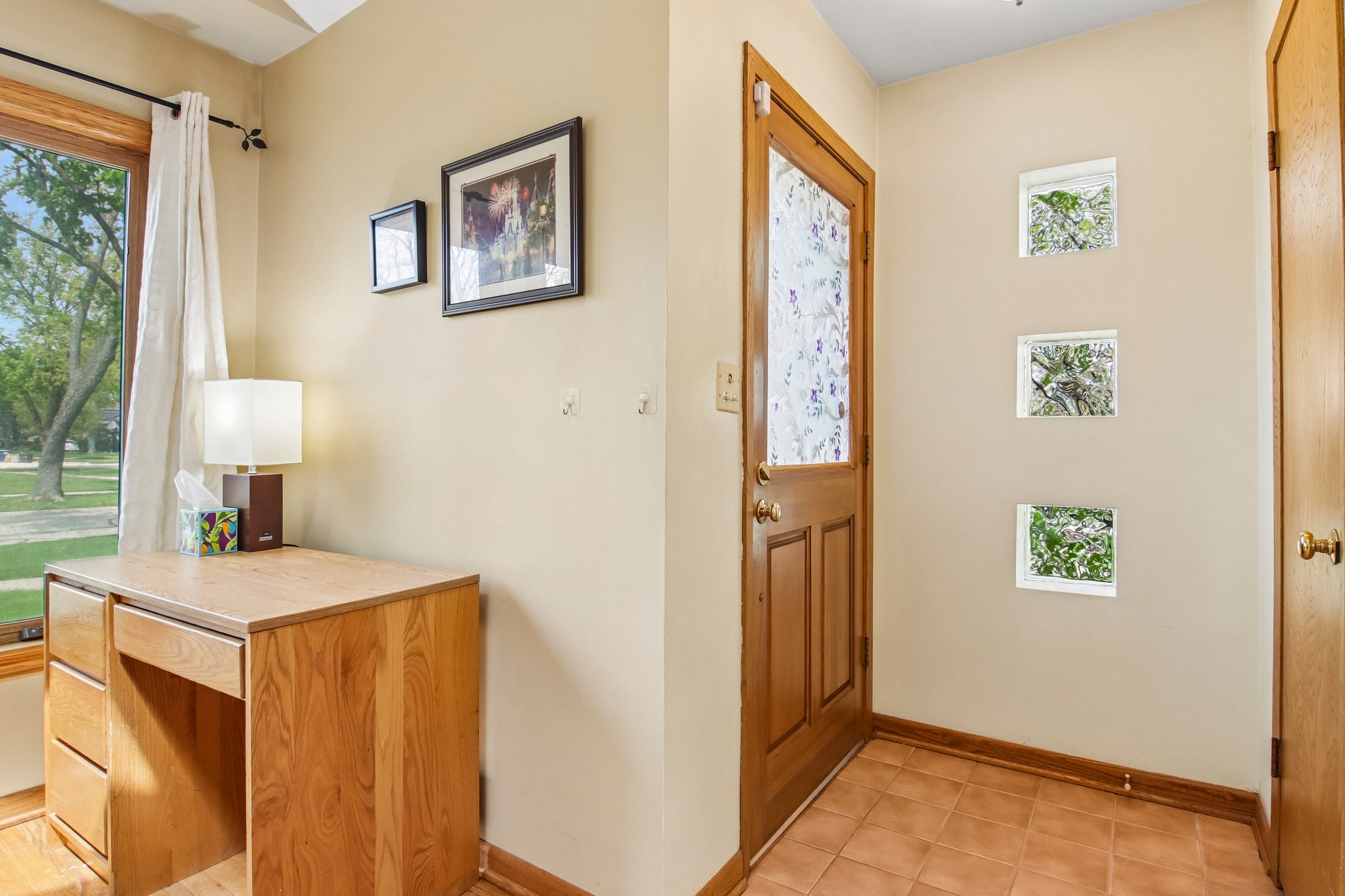 Amherst Ave-S2404-026.jpg