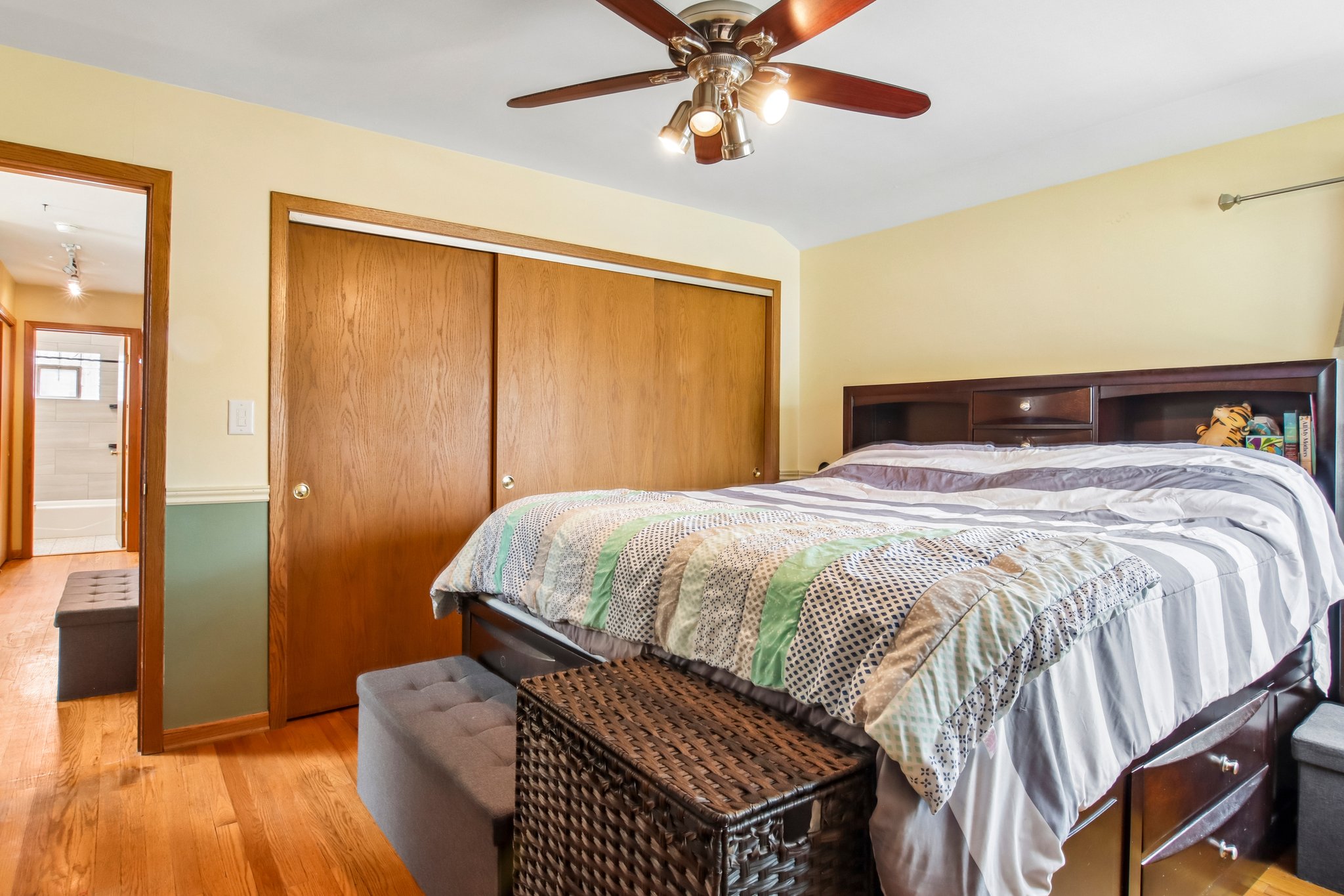 Amherst Ave-S2404-028.jpg