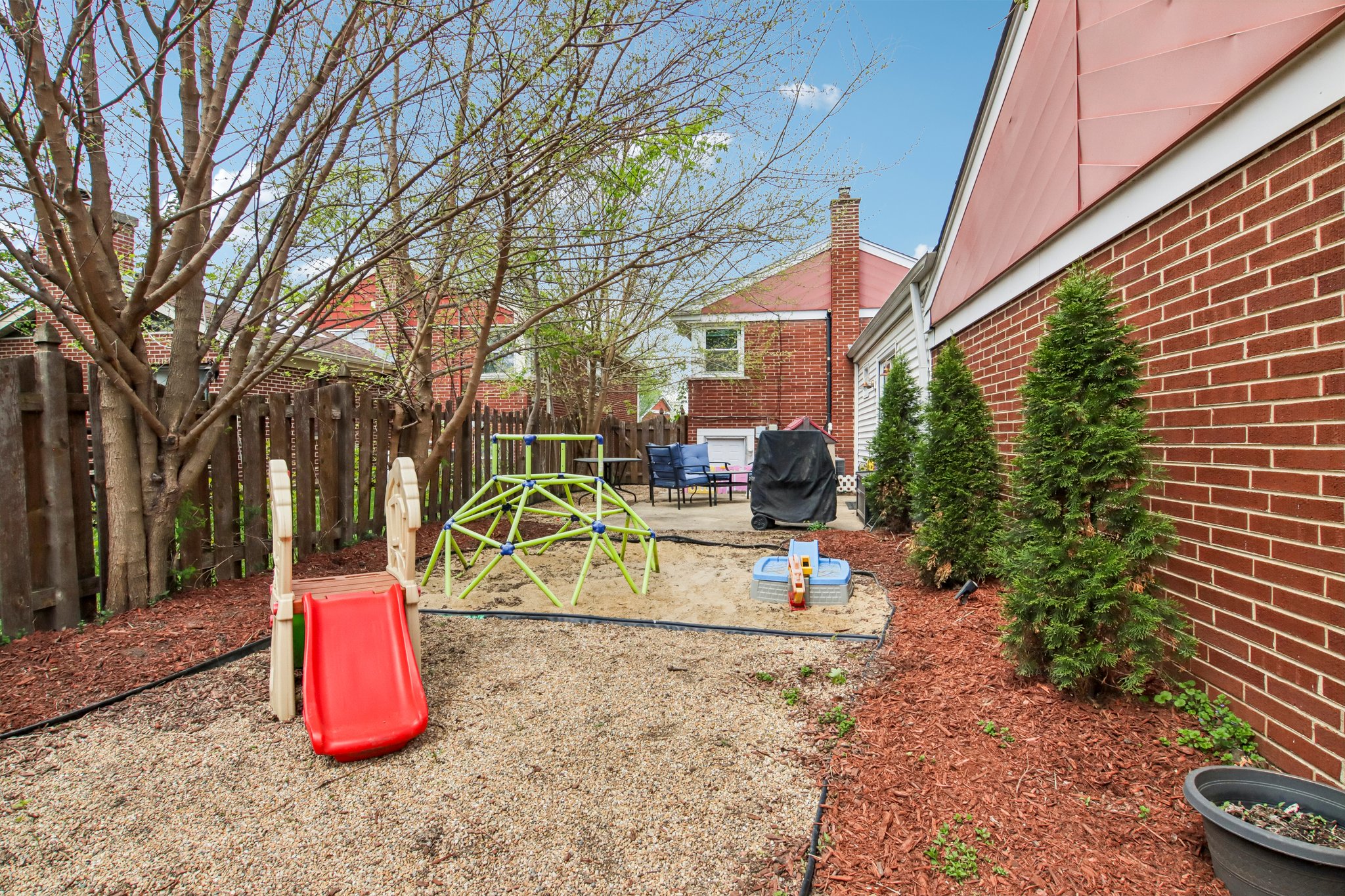 Amherst Ave-S2404-038.jpg