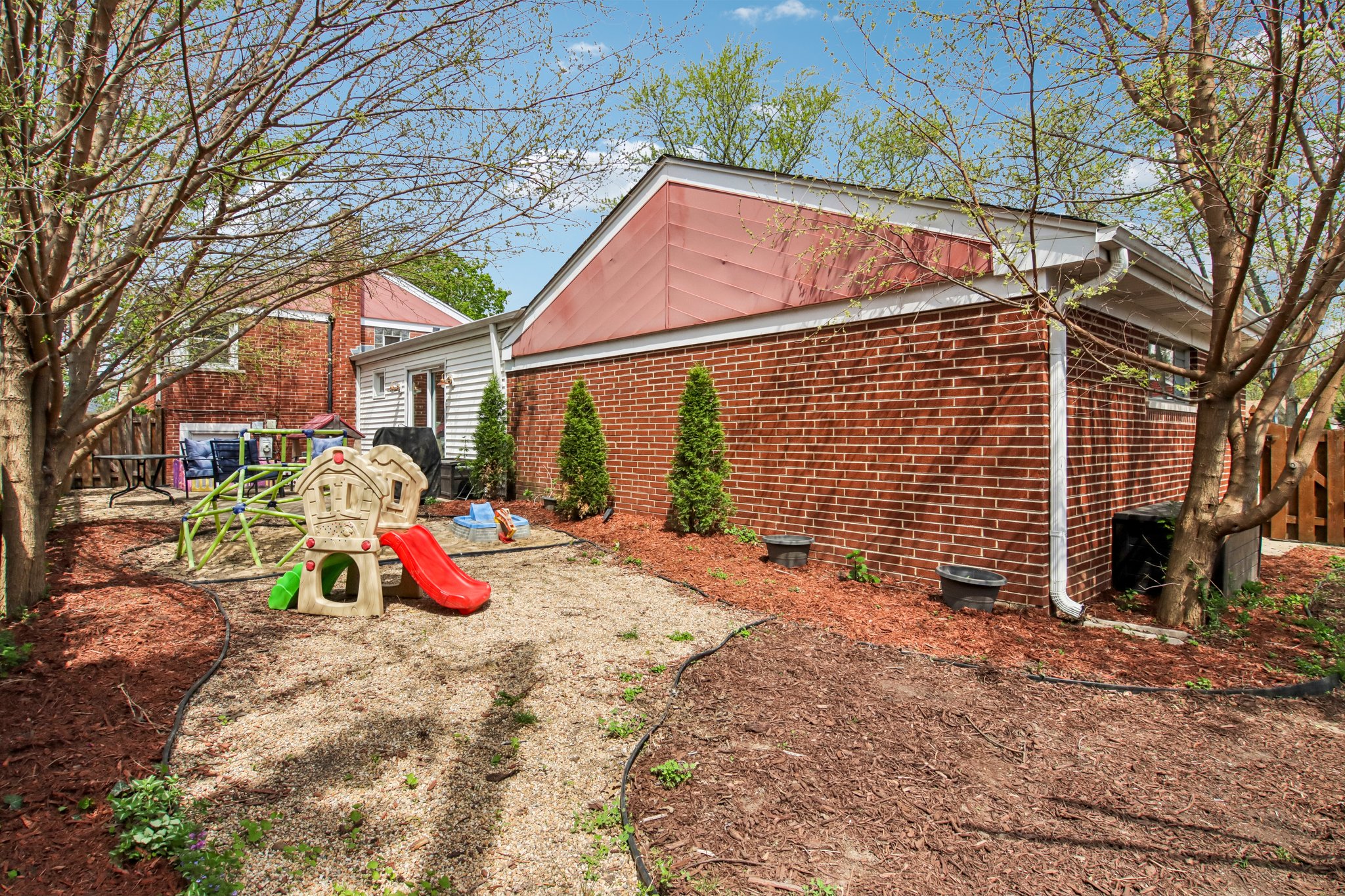 Amherst Ave-S2404-039.jpg