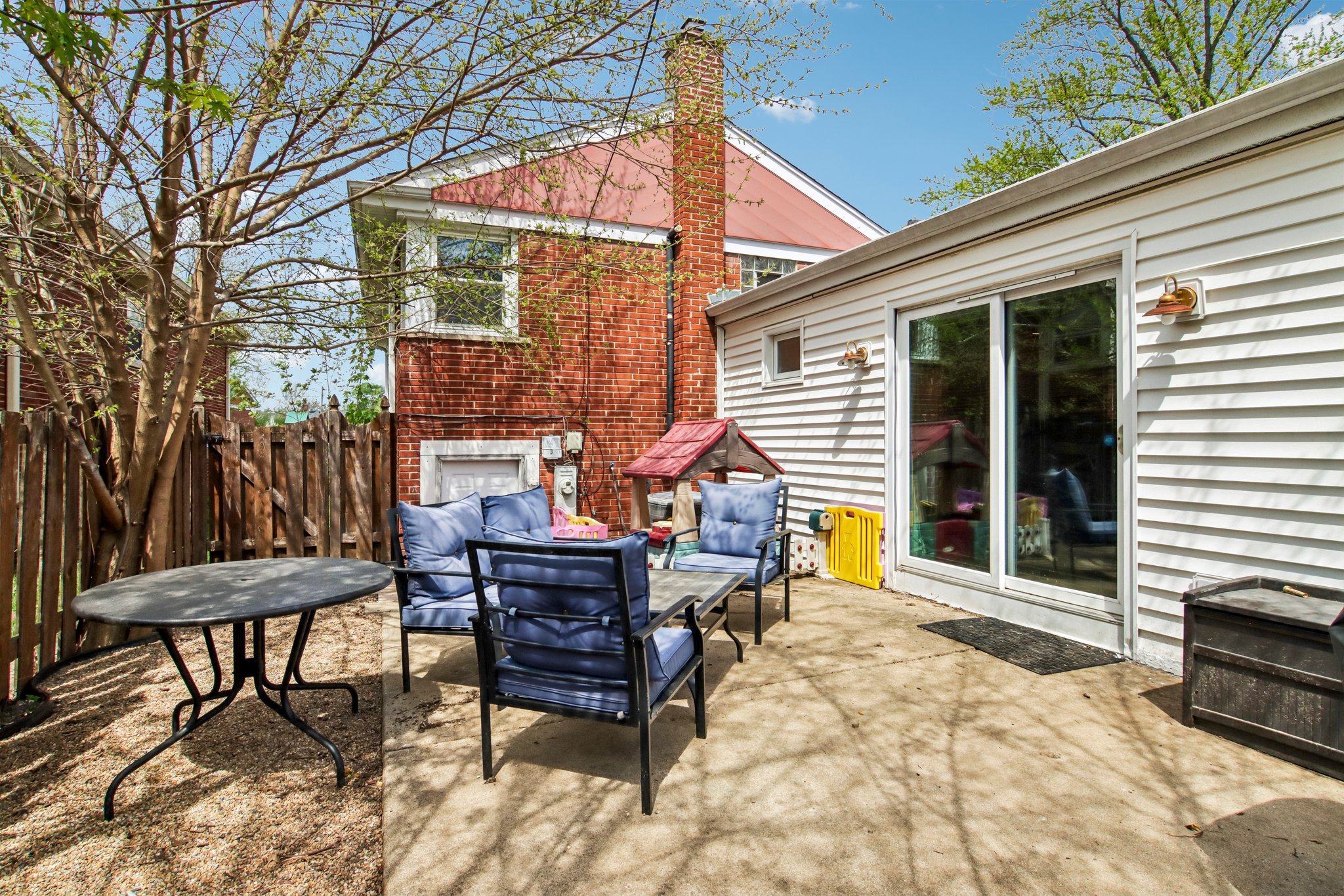 Amherst Ave-S2404-040.jpg