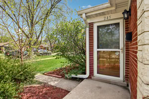 Amherst Ave-S2404-005.jpg