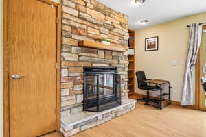 Amherst Ave-S2404-007.jpg