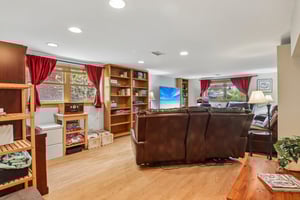 Amherst Ave-S2404-010.jpg