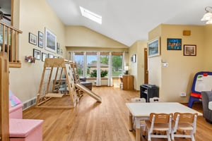 Amherst Ave-S2404-024.jpg