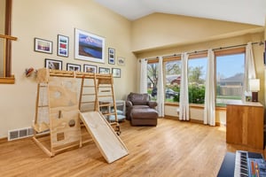 Amherst Ave-S2404-025.jpg