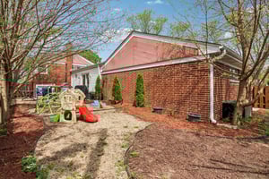 Amherst Ave-S2404-039.jpg