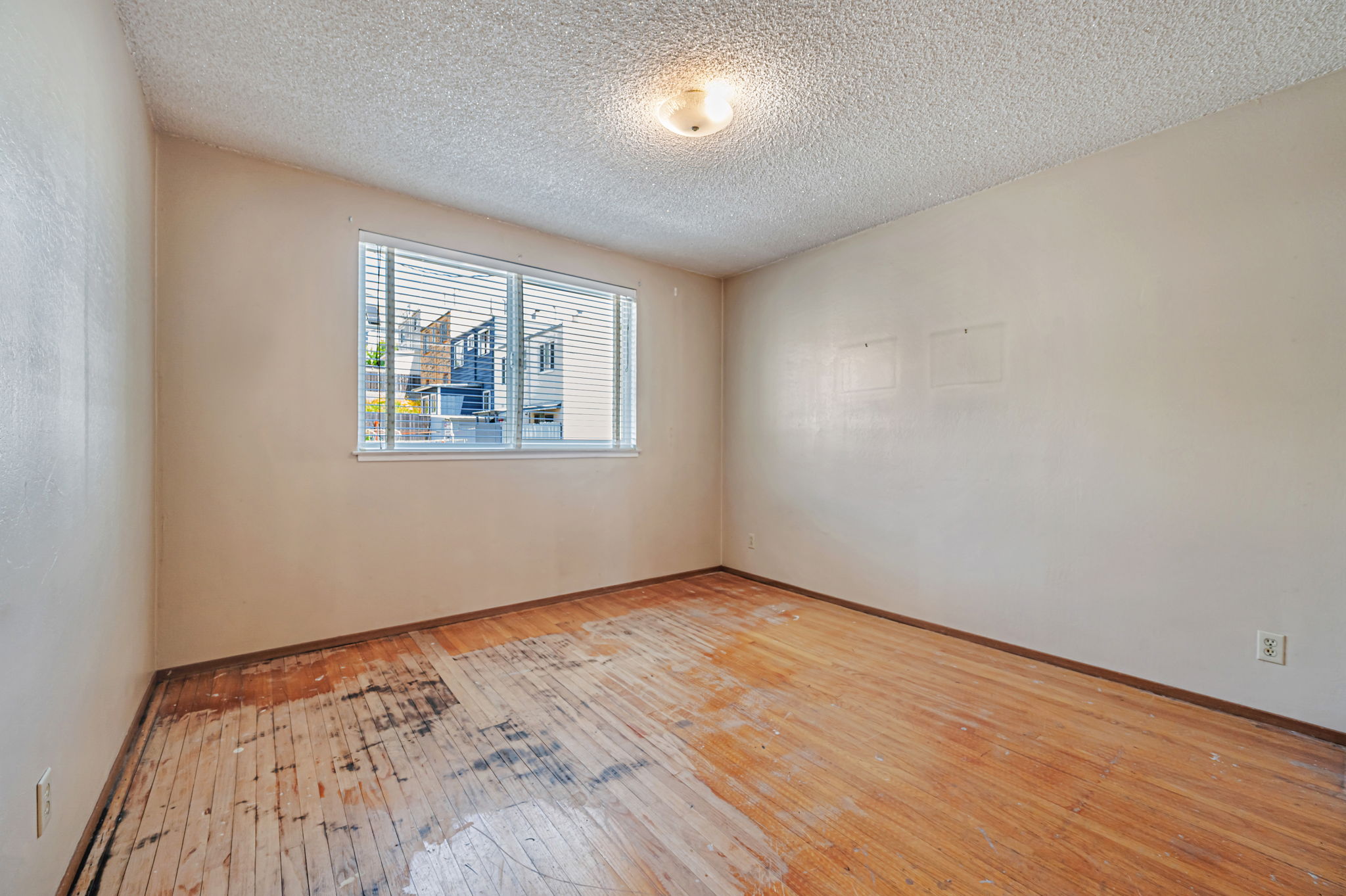 017_245 Campbell Ave