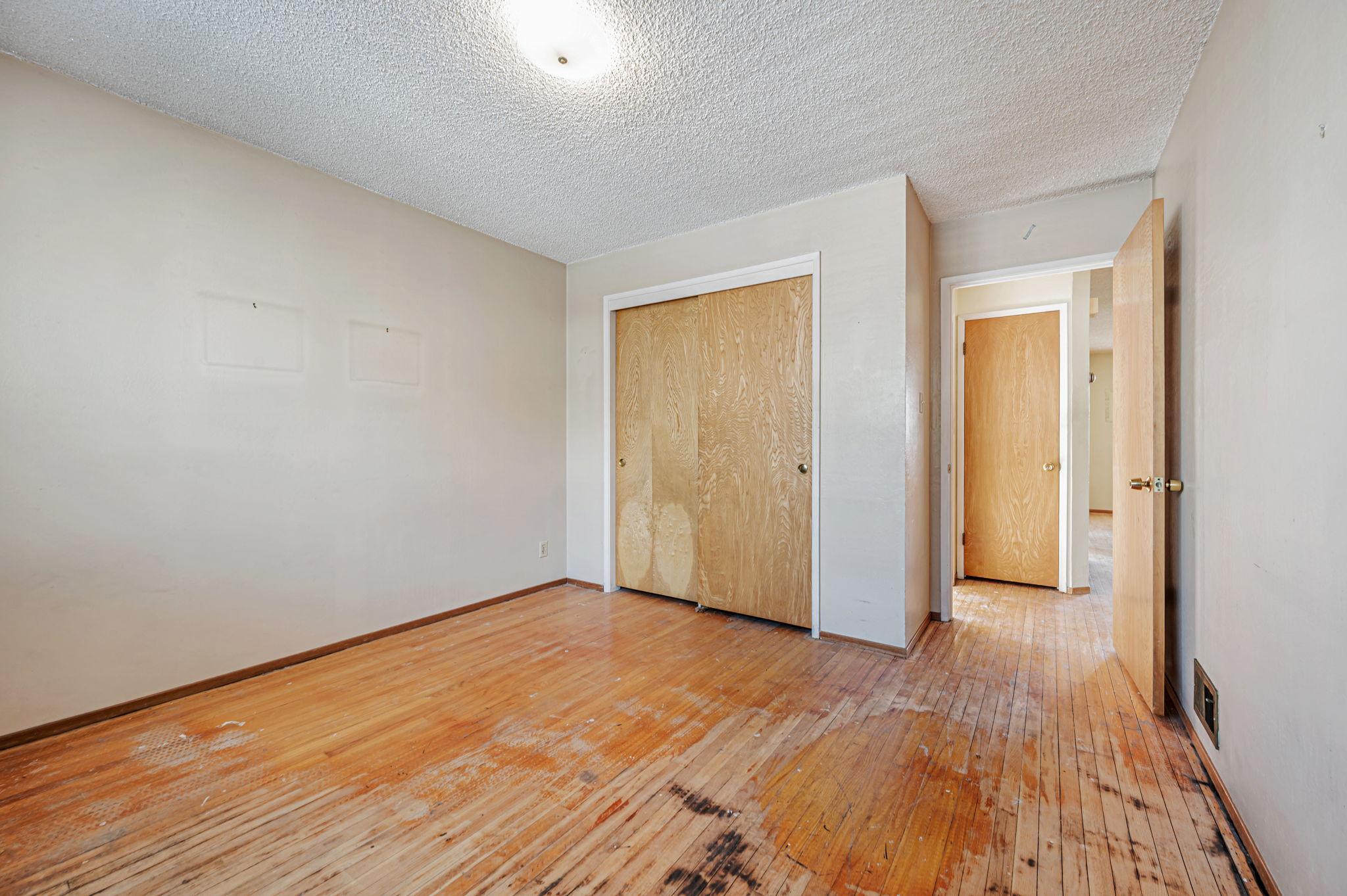 018_245 Campbell Ave