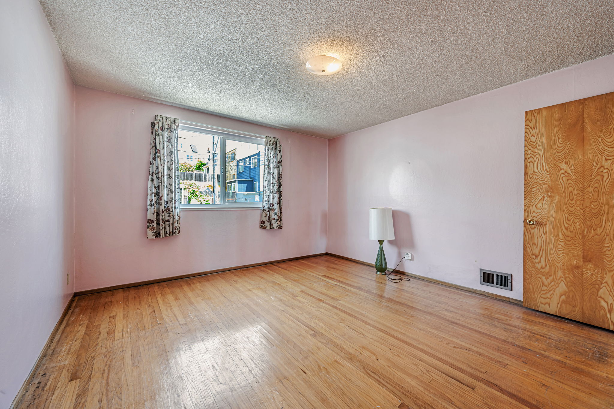 020_245 Campbell Ave