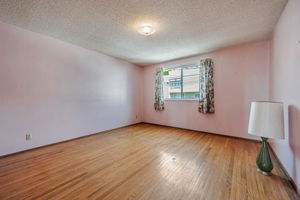 019_245 Campbell Ave