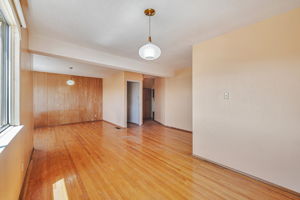 027_245 Campbell Ave