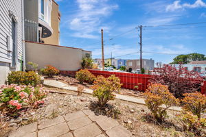 034_245 Campbell Ave