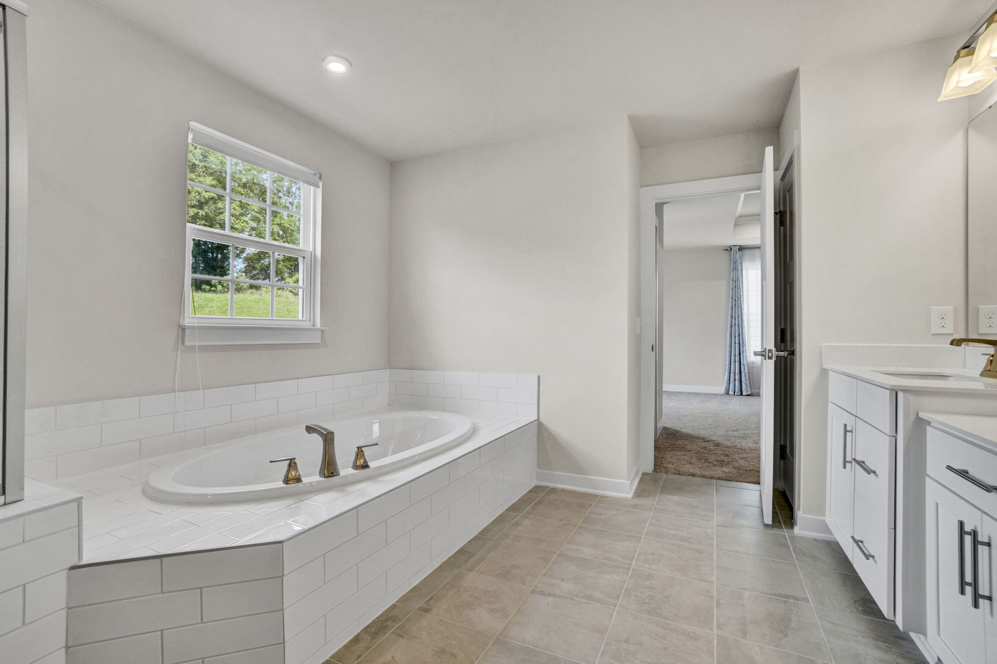 Alcove Tub