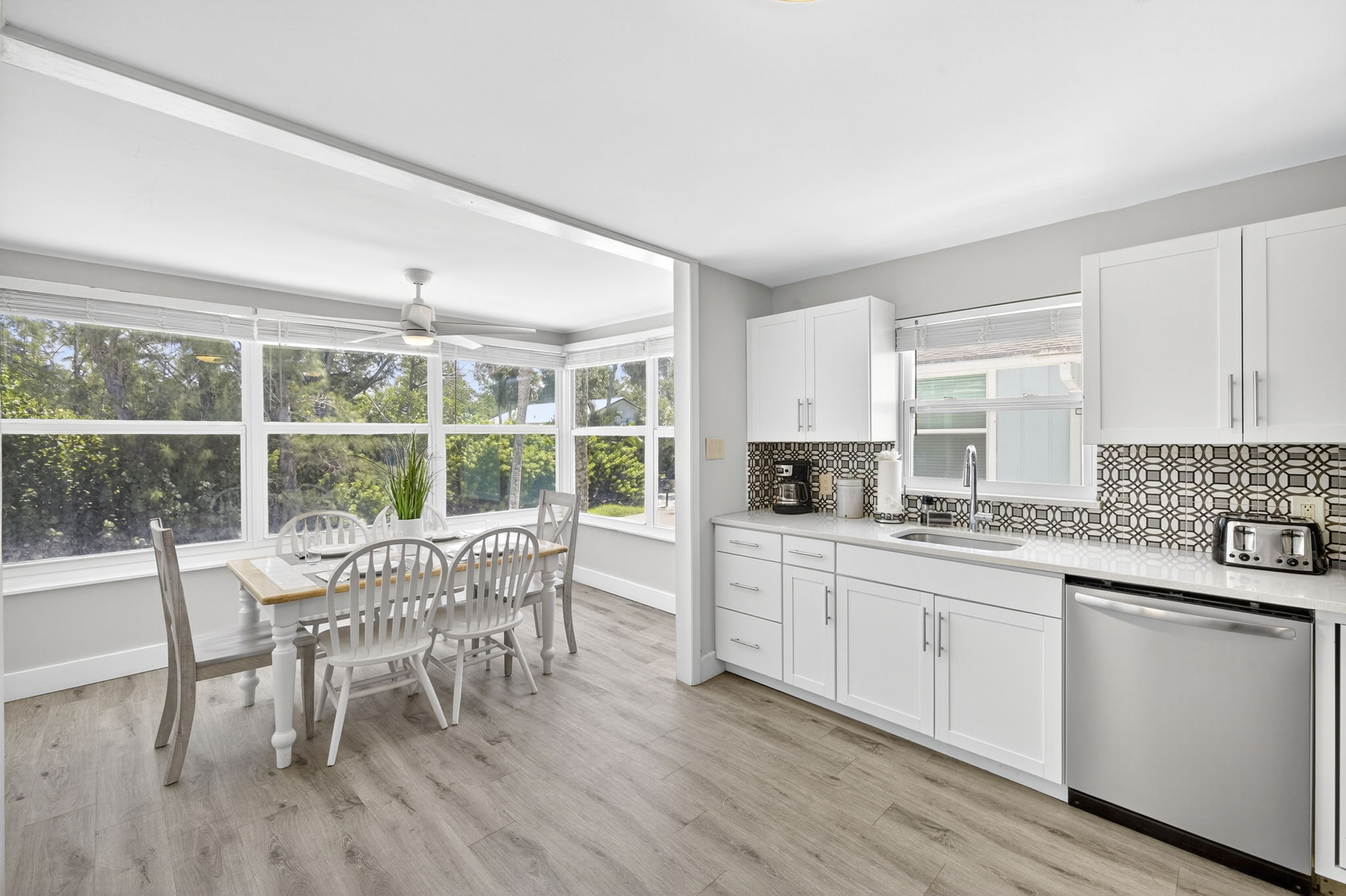 Flip Flop - Dining Room 1 of 2
