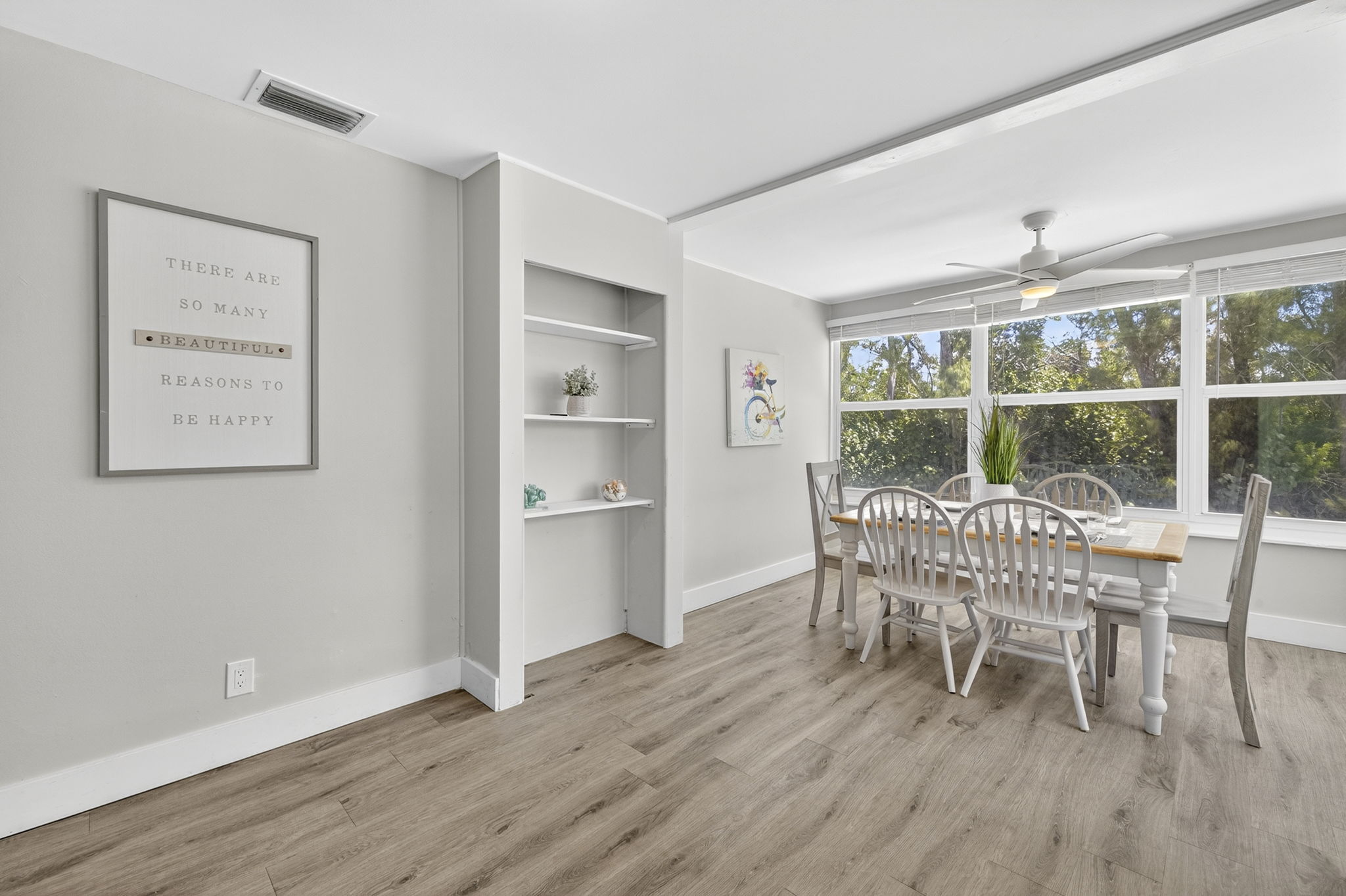 Flip Flop - Dining Room 2 of 2