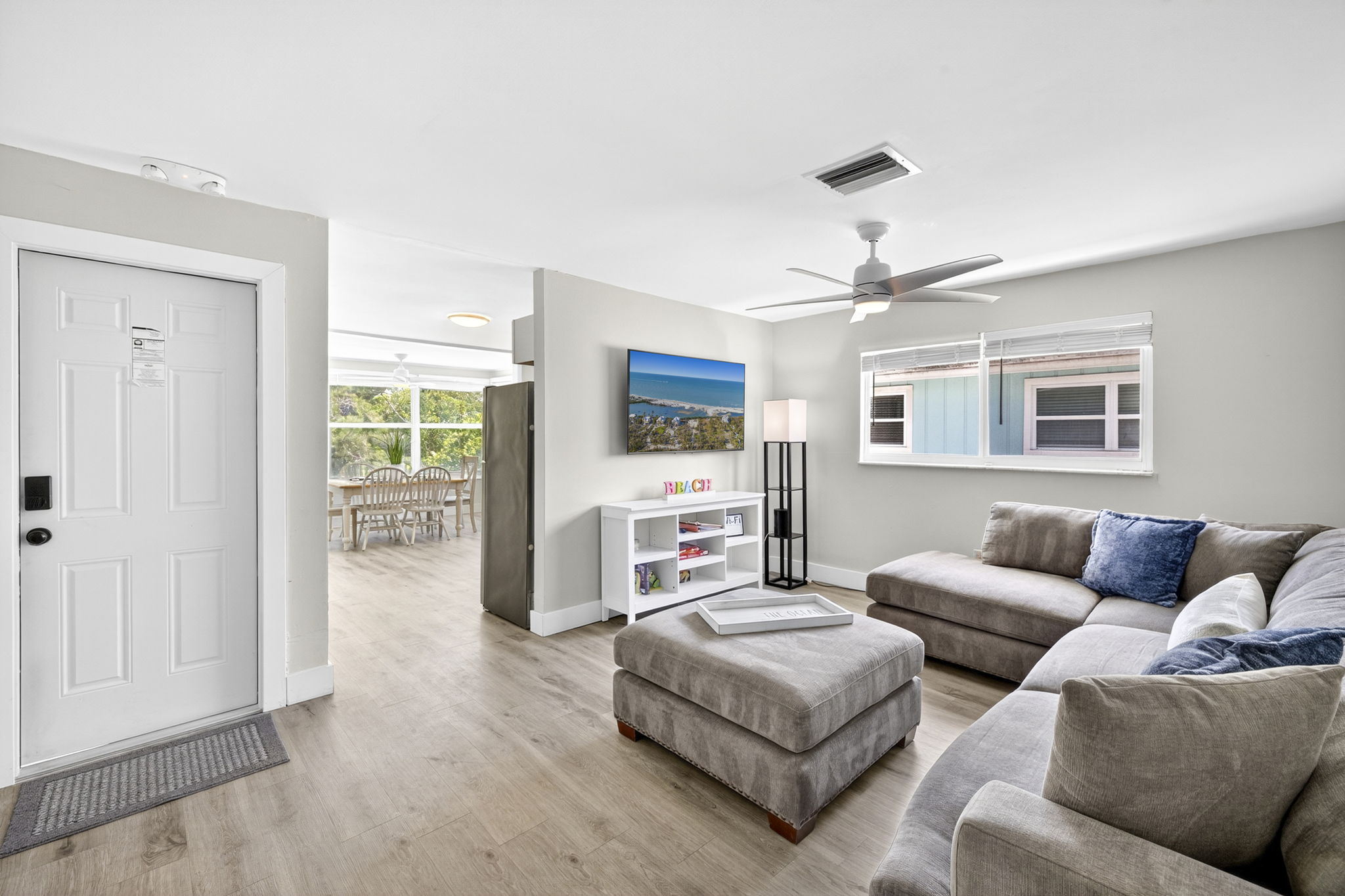 Flip Flop - Living Room 1 of 3