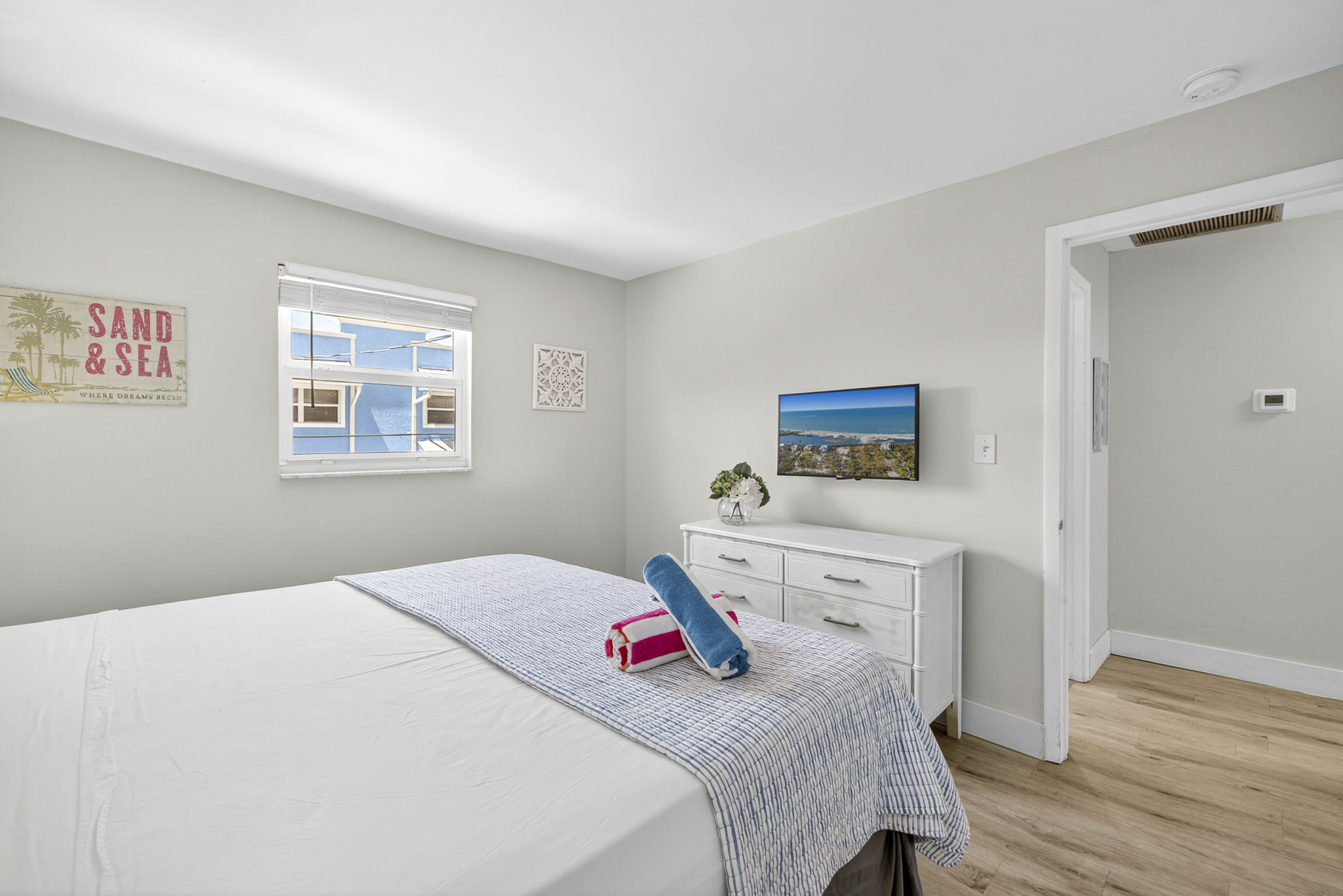 Flip Flop - Primary Bedroom 2 of 3