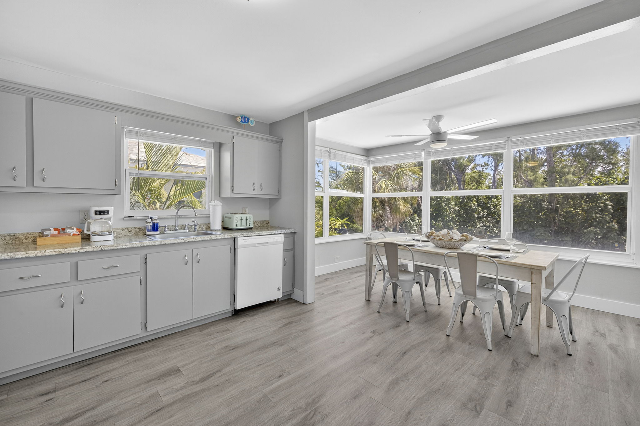 Manatee - Dining Room 1 of 2
