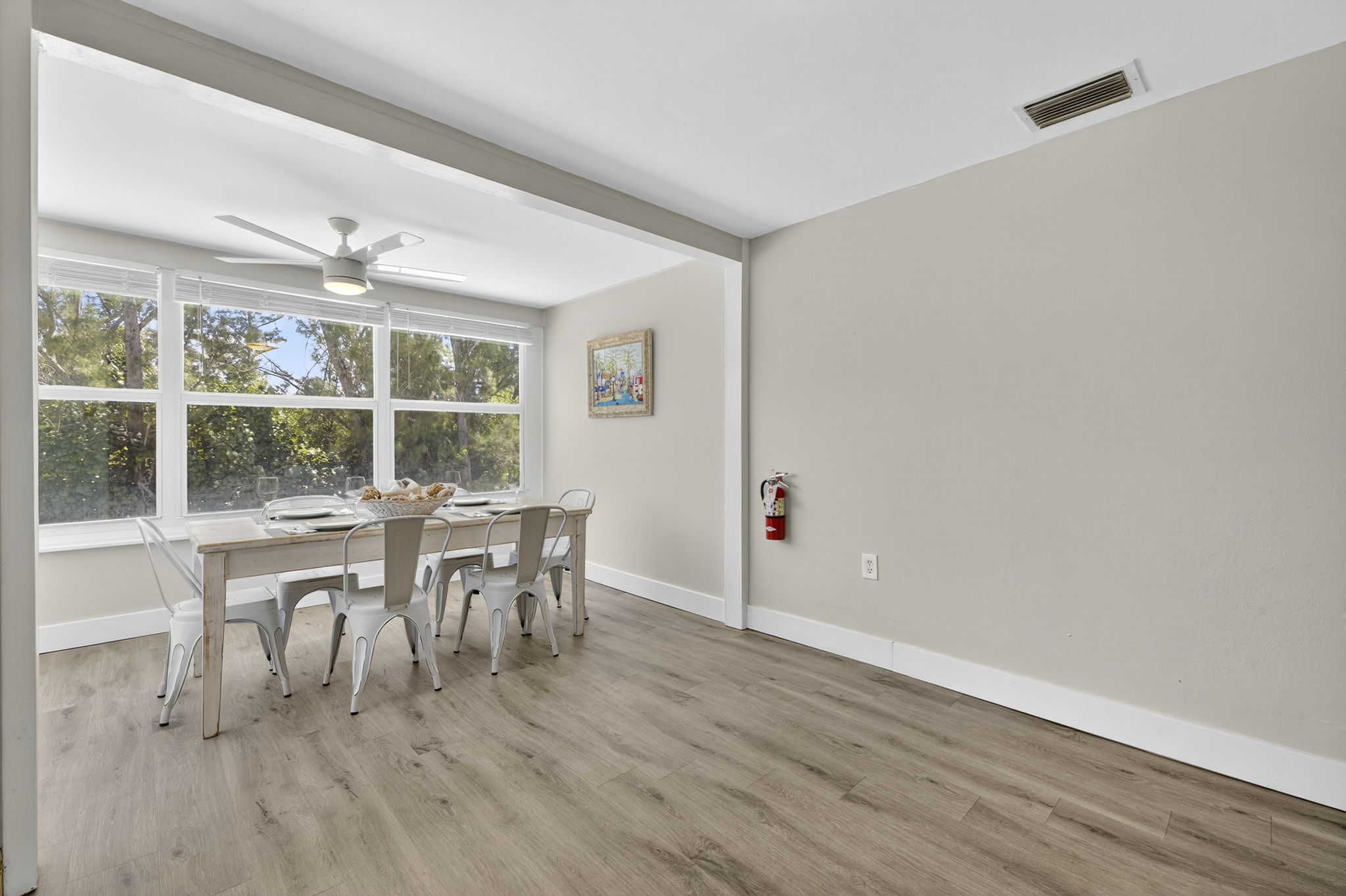 Manatee - Dining Room 2 of 2